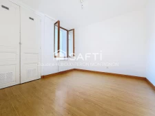 Centre-ville, appartement lumineux avec 2 chambres et cave,...