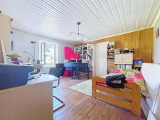 Vue dominante sur la vallée, maison individuelle avec terras...