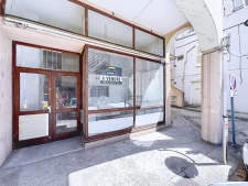 A l'entrée de Voiron, murs à vendre de 192 m² : local Bureau...