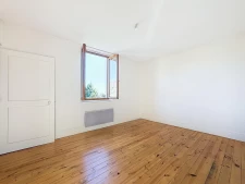 Rare, hauteur de Voiron, maison avec grange attenante, au ca...