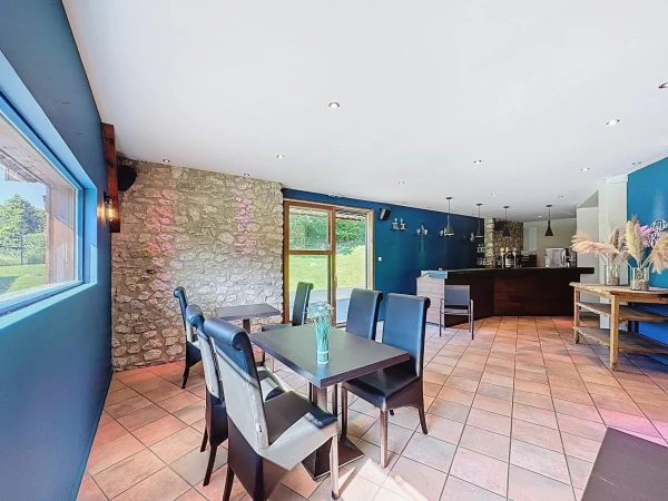 Auberge restaurant en pierre avec cuisine professionnelle, p...