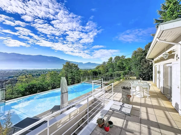Villa de 185 m², 5 chambres, vie de plain-pied, piscine à dé...