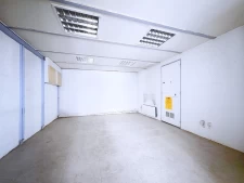 A l'entrée de Voiron, murs à vendre de 192 m² : local Bureau...
