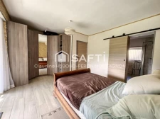 Maison en pisé, 4 chambres, entièrement rénovée avec combles aménageables.