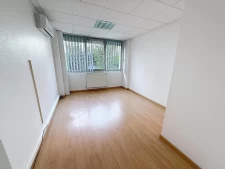 134 m² de bureaux lumineux avec ascenseur, accès PMR, au cen...