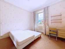 Maison en pierre avec garages, en plein cœur de Saint-Lauren...