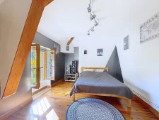 Maison en pierre à La Buisse, à deux pas des écoles et trans...