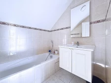 Villa de 185 m², 5 chambres, vie de plain-pied, piscine à dé...