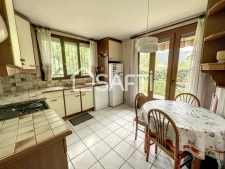 Rare, villa de 128 m² plein centre, sur un terrain arboré de 1013 m² dans une impasse au calme