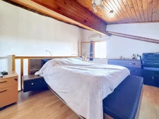Voiron centre, duplex avec balcon sud à l'arrière de la rue...