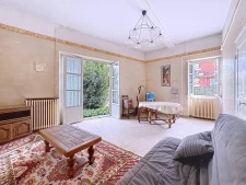 Maison en pierre avec garages, en plein cœur de Saint-Lauren...