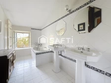 Maison en pierre de 150 m² avec grange de 100 m² au sol, au...