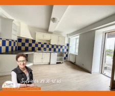 Belle situation dans le bourg, au calme, vues campagne, potentiel