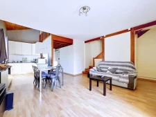 Voiron centre, duplex avec balcon sud à l'arrière de la rue...