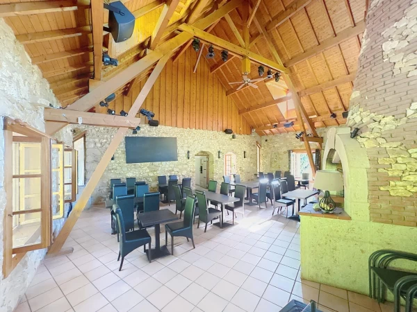 Auberge restaurant en pierre avec cuisine professionnelle, p...