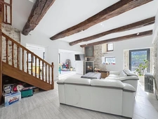 Propriété sur 10340 m² vue sur la Sure au calme, hangar, box...