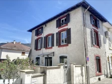 Maison de ville et de charme, vieux bourg de Coublevie, au calme