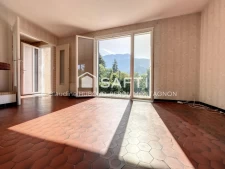 Rare, dans un cadre champêtre, sur 1660 m² de terrain, maison avec magnifique vue sur les montagnes