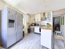 Maison de village au calme, plein centre bourg, avec jardin...