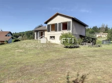 Rare, dans un cadre champêtre, sur 1660 m² de terrain, maison avec magnifique vue sur les montagnes