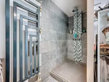 Appartement 96 m² utiles, excellent état, 2ème étage sans ascenceur, rue piétonne au centre ville de Voiron