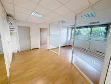 134 m² de bureaux lumineux avec ascenseur, accès PMR, au cen...