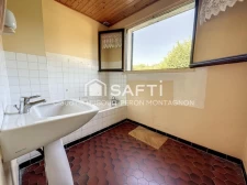 Rare, dans un cadre champêtre, sur 1660 m² de terrain, maison avec magnifique vue sur les montagnes