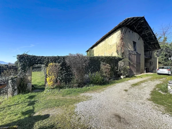 Propriété de caractère avec vue panoramique et fort potentie...