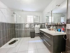 Villa récente de plain-pied en parfait état, 3 chambres, env...