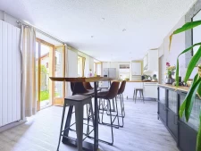 Maison de village au calme, plein centre bourg, avec jardin...