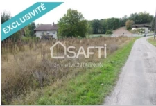 Rare terrain plat au calme, vue sur les massifs