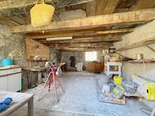 Tolvon, Corps de ferme à rénover avec grange et dépendances...