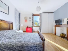 Maison en pierre à La Buisse, à deux pas des écoles et trans...