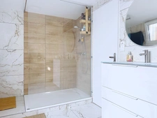 Duplex T4, entièrement rénové, avec terrasse au cœur de Voir...