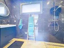 Rare à Coublevie, maison contemporaine avec piscine et vue d...