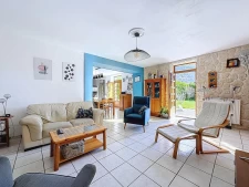 Maison en pierre à La Buisse, à deux pas des écoles et trans...