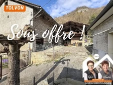 Tolvon, Corps de ferme à rénover avec grange et dépendances...