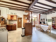 Magnifique maison en pierre de 121 m² habitables centre de la Buisse au calme