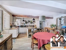 Appartement 96 m² utiles, excellent état, 2ème étage sans ascenceur, rue piétonne au centre ville de Voiron