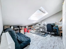 Appartement 96 m² utiles, excellent état, 2ème étage sans ascenceur, rue piétonne au centre ville de Voiron