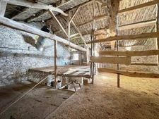 Tolvon, Corps de ferme à rénover avec grange et dépendances...