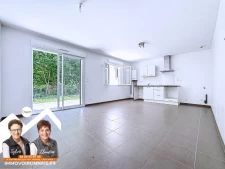 Rare à Voiron, T2 de plain-pied avec jardin et parking dans...