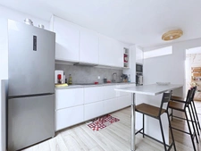 Duplex T4, entièrement rénové, avec terrasse au cœur de Voir...