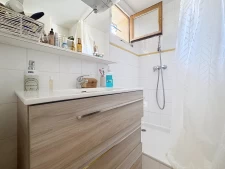 Maison de village au calme, plein centre bourg, avec jardin...