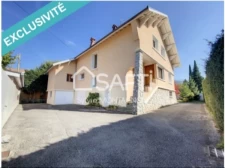 Belle demeure des années 50, parfaitement entretenue, au calme, proche gare