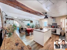 Appartement 96 m² utiles, excellent état, 2ème étage sans ascenceur, rue piétonne au centre ville de Voiron