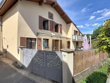 Maison de village au calme, plein centre bourg, avec jardin...