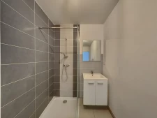 Rare à Voiron, T2 de plain-pied avec jardin et parking dans...