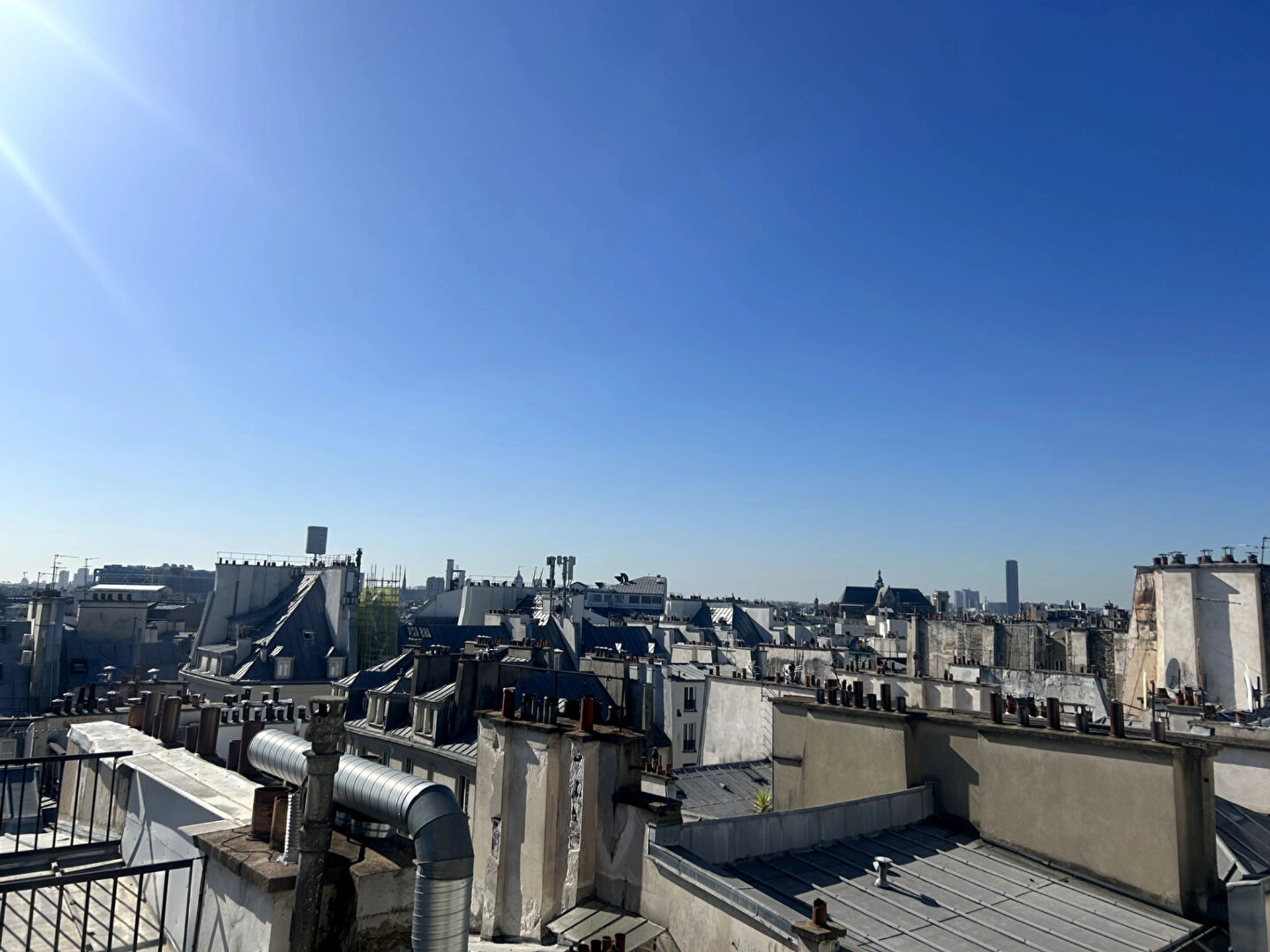 Appartement Paris 2 ème -Vue dégagée sur PARIS. 1