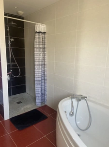 maison contemporaine alliant élégance et espace de vie